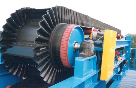 大傾角皮帶輸送機結構.jpg 大傾角皮帶輸送機結構.jpg