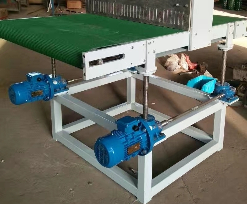 德泰銳帶式輸送機(jī).jpg 德泰銳帶式輸送機(jī).jpg