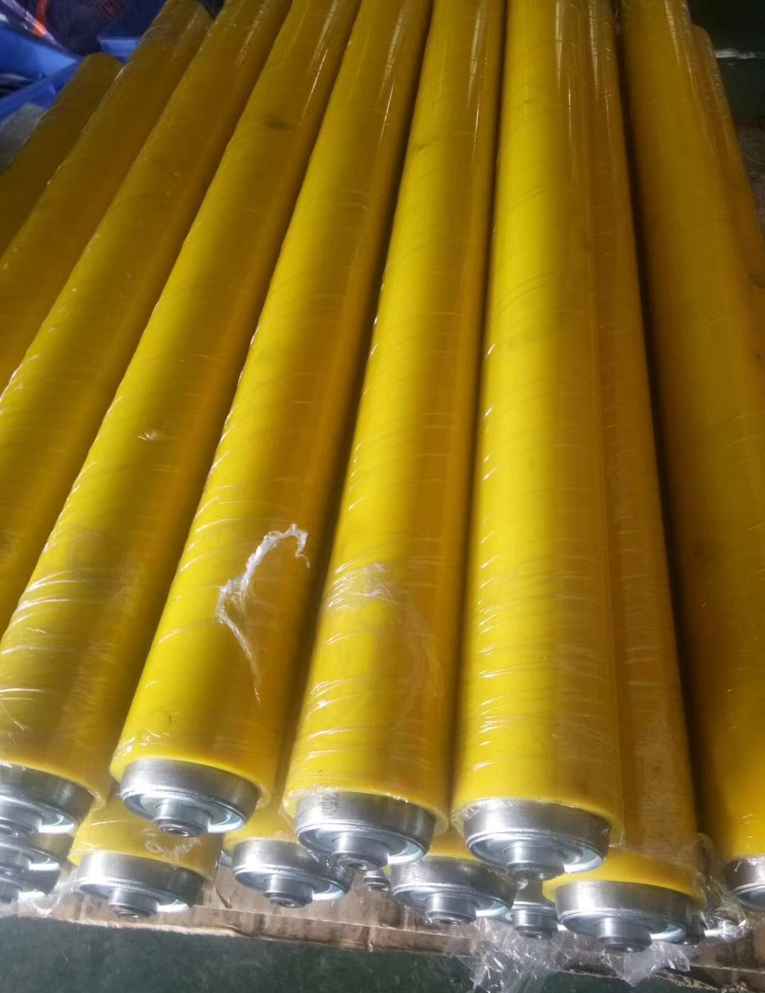 包膠滾筒托輥.jpg 包膠滾筒托輥.jpg